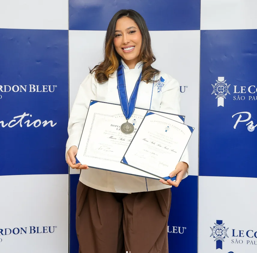 Maria Stela em cerimônia de Pâtisserie na Le Cordon Bleu
