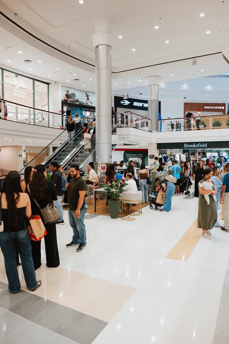 Vista do Shopping Jardim Sul com o quiosque Maria Stela